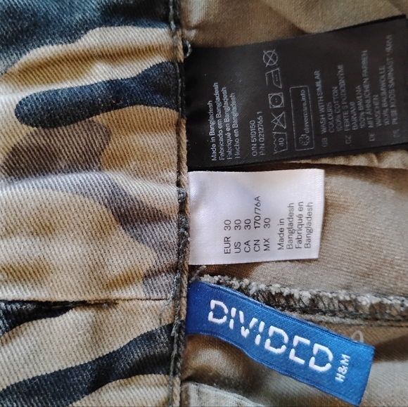 Divided | Woman's Camouflage Ankle Pants | Size 30 - Picture 12 of 15